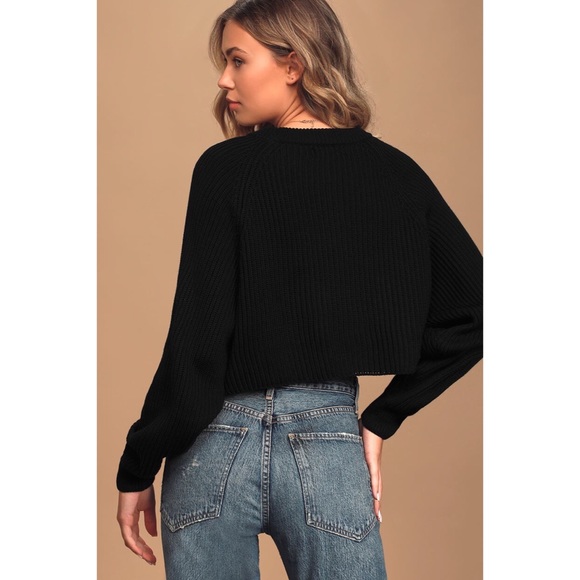 NWOT Lulu’s black cropped sweater - Picture 4 of 5